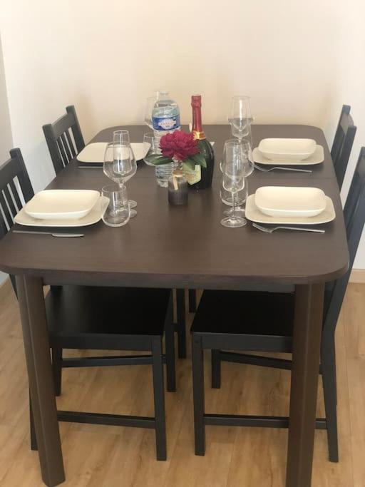 Superbe Appartement Tout Equipe, Le Nid D'Eva A Metz Gare, Parking Prive, Balcon, F2, 50M2, 3P Luaran gambar
